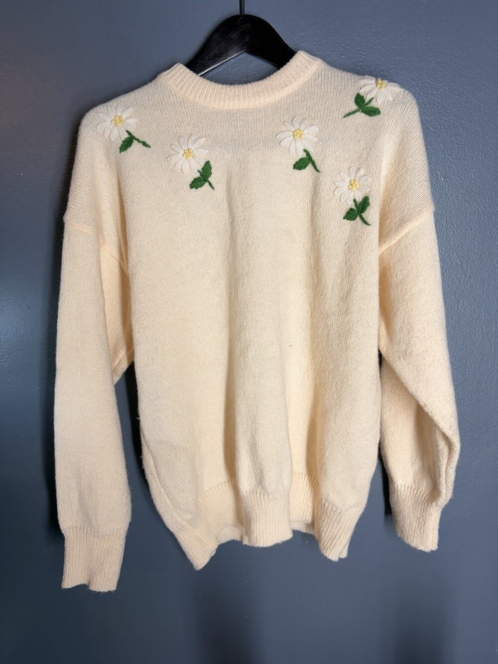 Vintage Beige Sweater Roses Embroidered Size Large